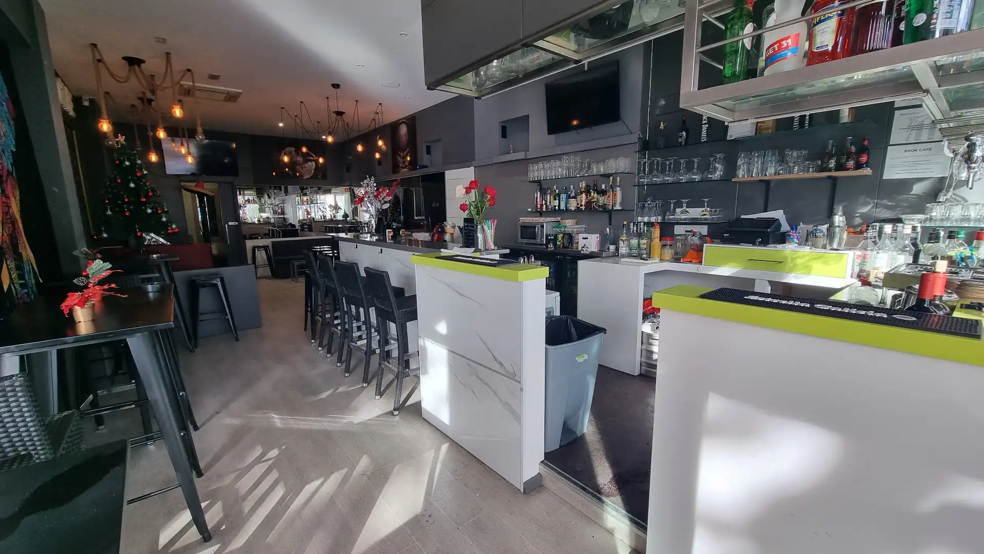 Local en traspaso en Empuriabrava con Aire acondicionado, Calefacción y Terraza