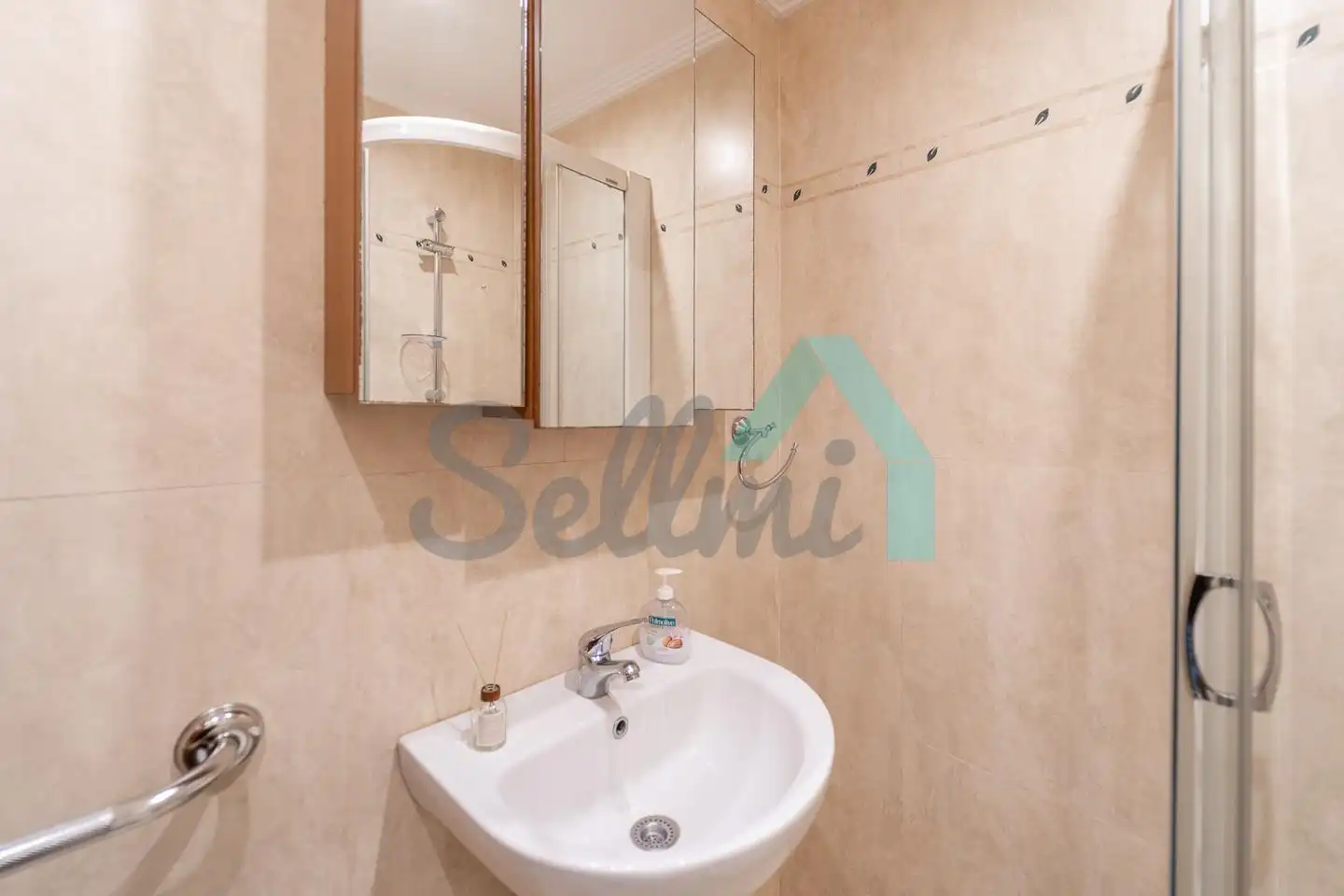 Badezimmer von Wohnung zur untervermieten in Oviedo  mit Heizung, Parkett und Terrasse