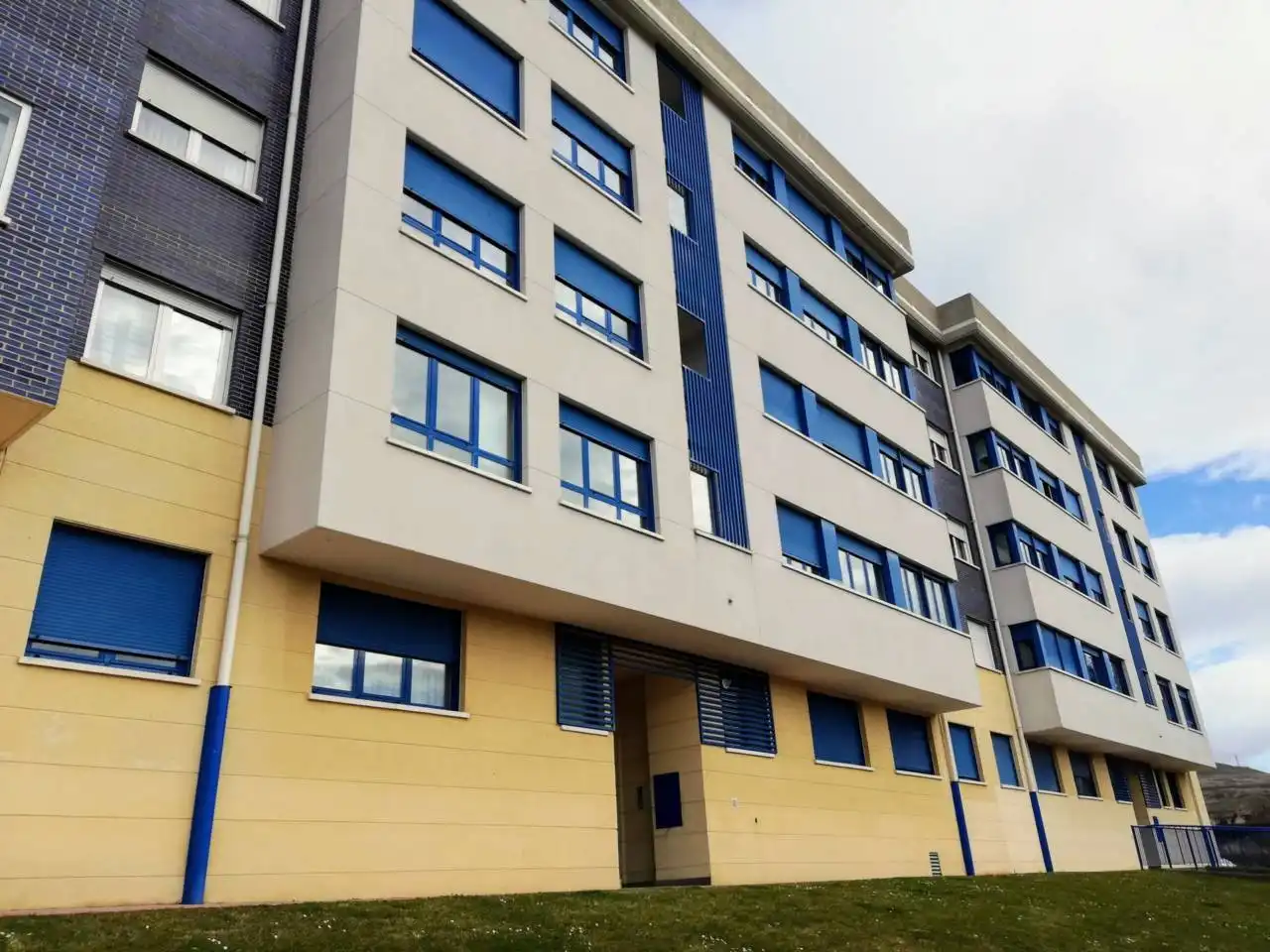 Vista exterior de Piso en venta en Burgos con Calefacción y Amueblado