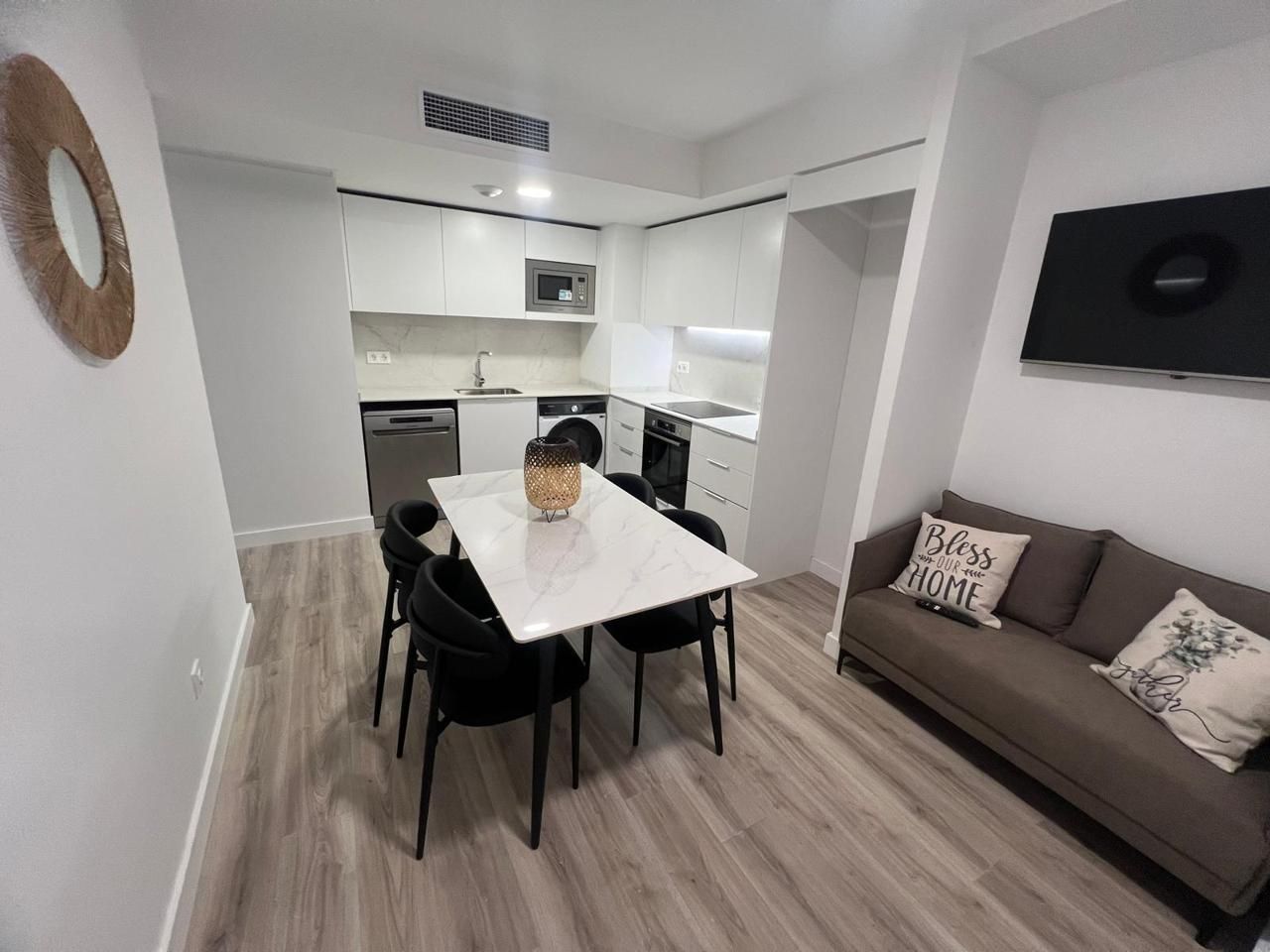 Cocina de Piso de alquiler en  Valencia Capital con Aire acondicionado, Amueblado y Balcón
