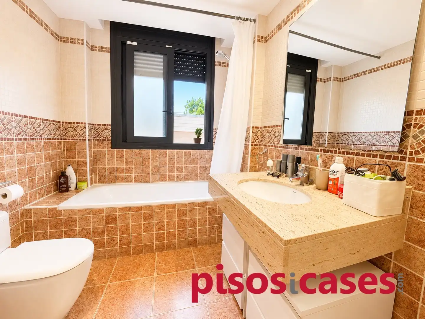 Bany de Pis en venda en Vic amb Calefacció, Parquet i Terrassa