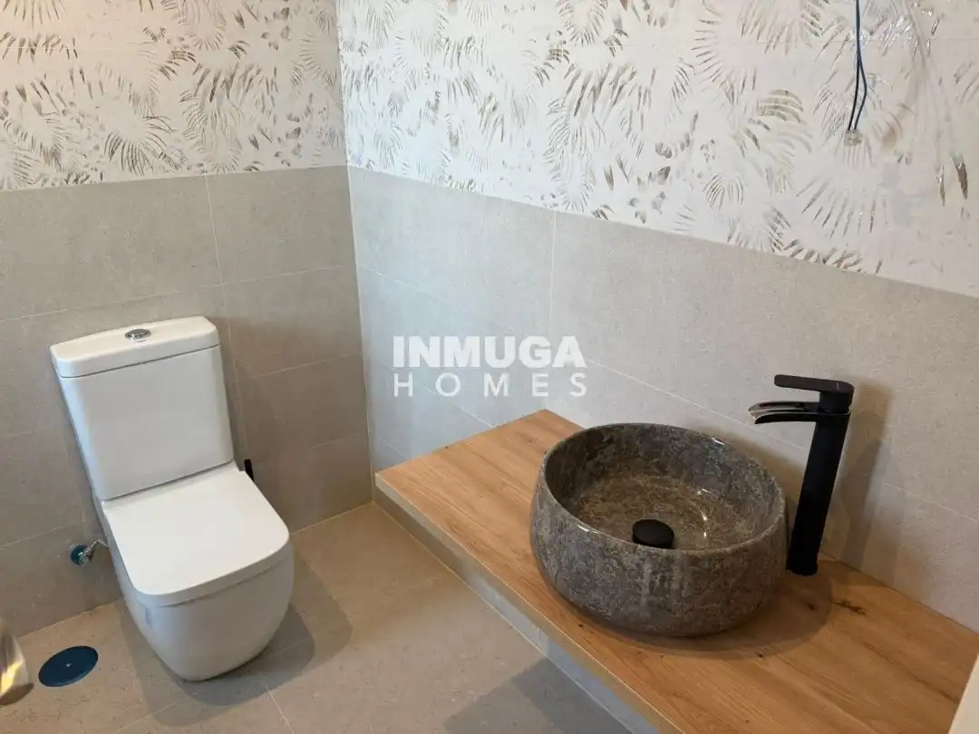 Bathroom of Flat for sale in Madrid  with Air Conditioner, Heating and Terrace