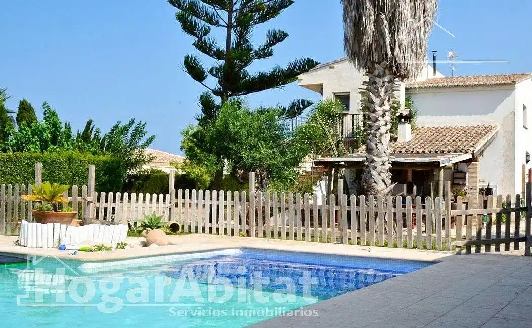 Jardí de Casa o xalet en venda en Oliva amb Aire condicionat, Jardí privat i Terrassa