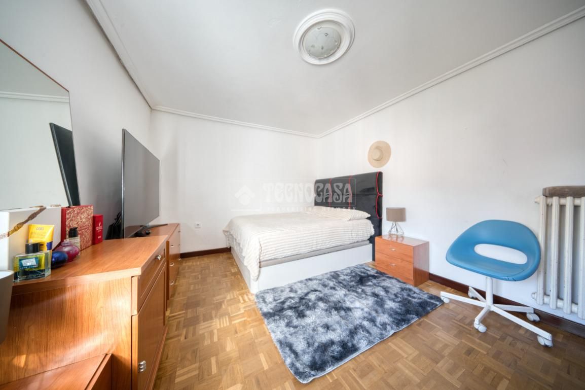 Dormitori de Pis en venda en Valladolid Capital amb Calefacció, Moblat i Balcó