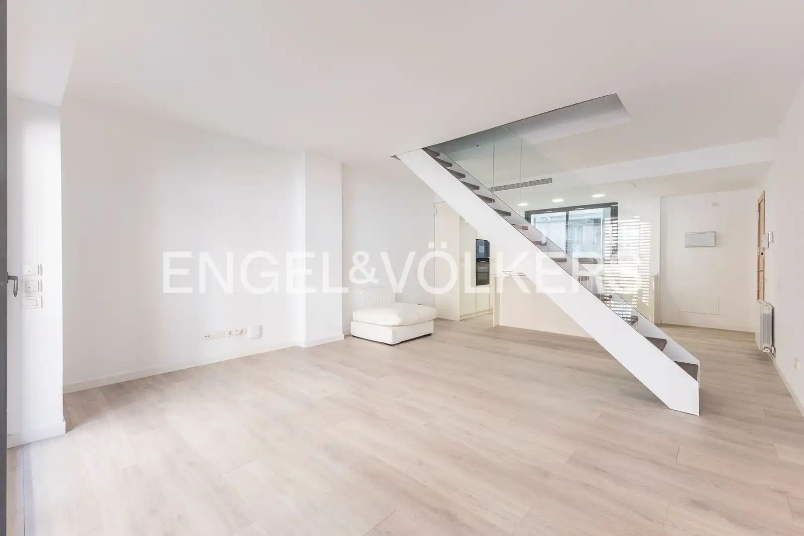 Sala de estar de Dúplex en venta en  Barcelona Capital con Aire acondicionado, Calefacción y Jardín privado