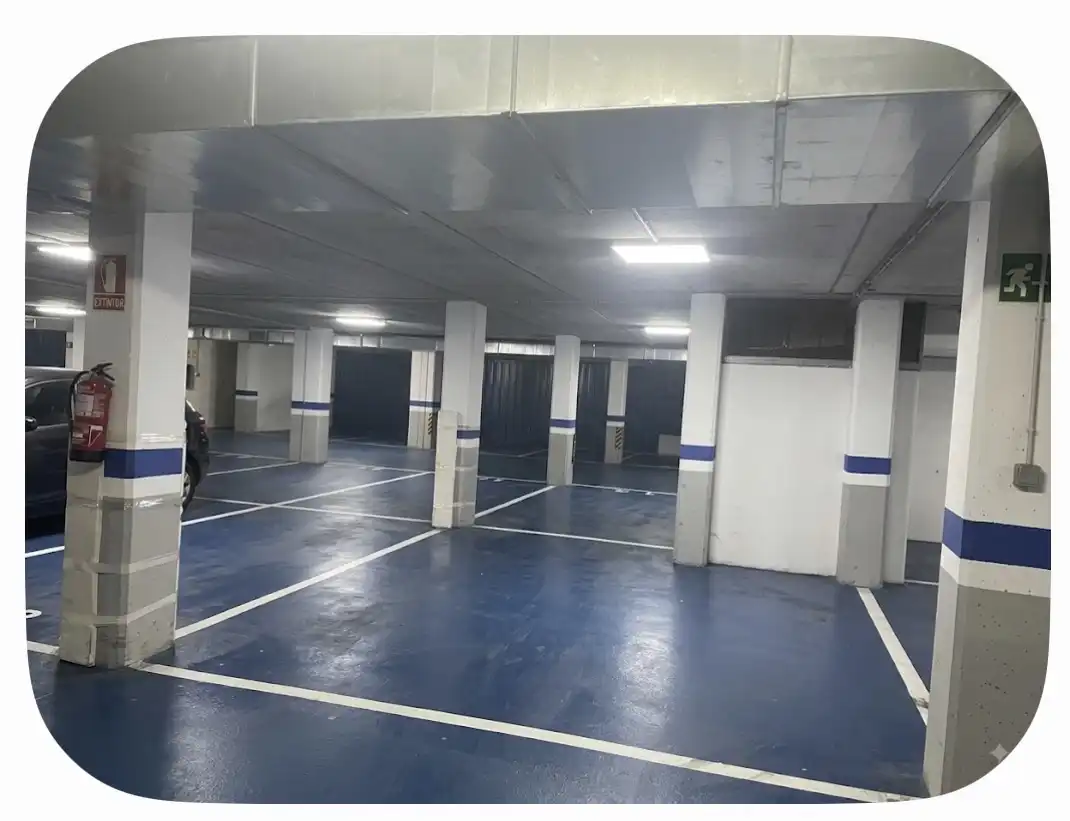 Parkplatz von Garage zur Miete in Garrido