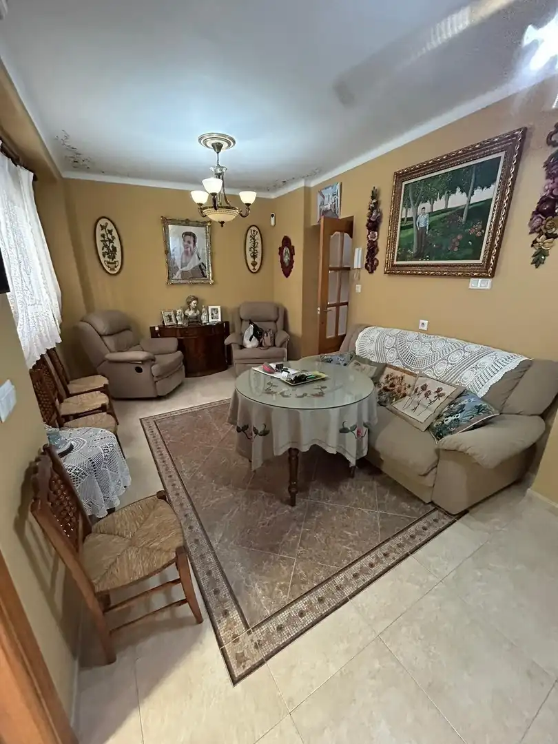 Sala de estar de Ático en venta en Cuevas de San Marcos con Aire acondicionado, Terraza y Amueblado