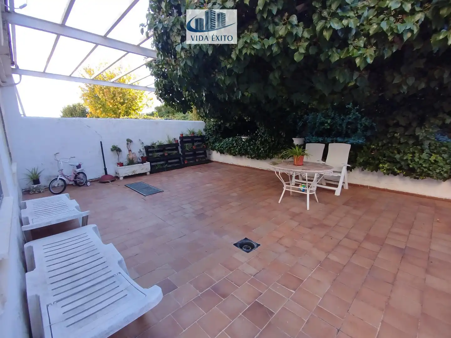 Terrassa de Casa o xalet en venda en  Jaén Capital amb Aire condicionat, Jardí privat i Terrassa