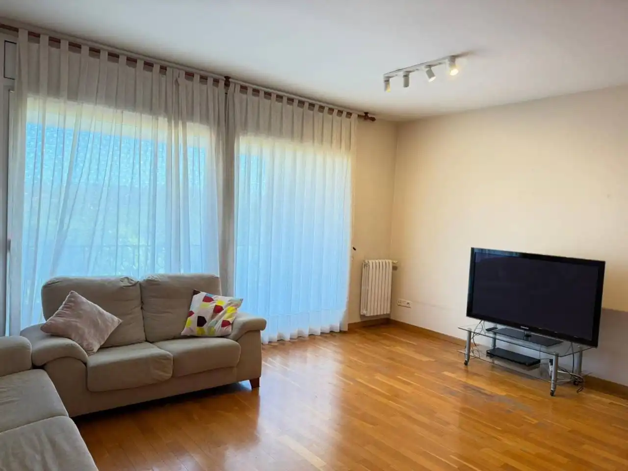 Sala de estar de Dúplex en venta en Sant Quirze del Vallès con Calefacción, Parquet y Terraza
