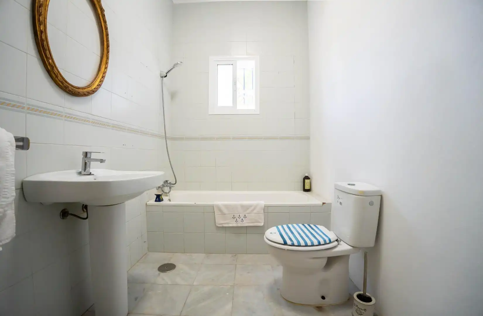 Bathroom of Houses for sale in Marchena  with Air Conditioner, Heating and Private garden