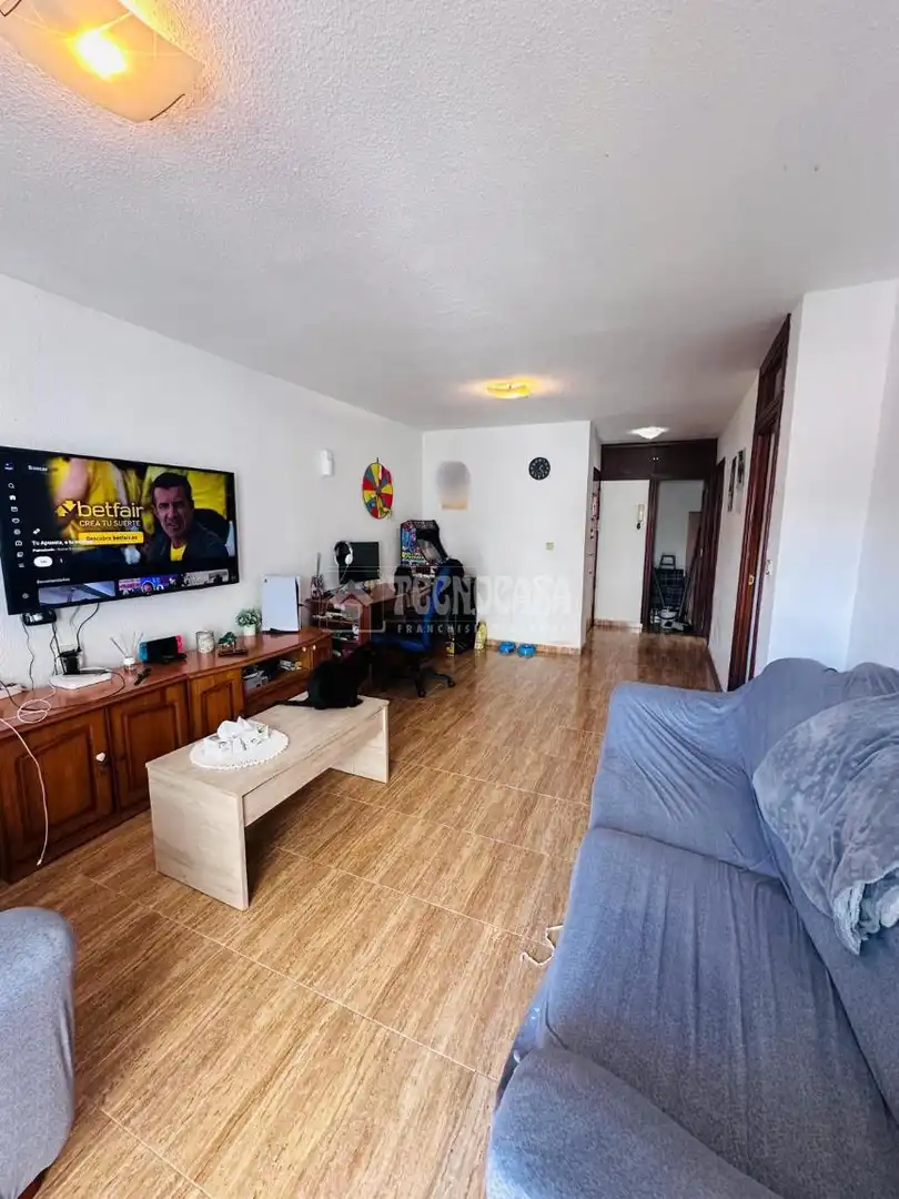 Sala d'estar de Pis en venda en Mijas amb Terrassa i Balcó