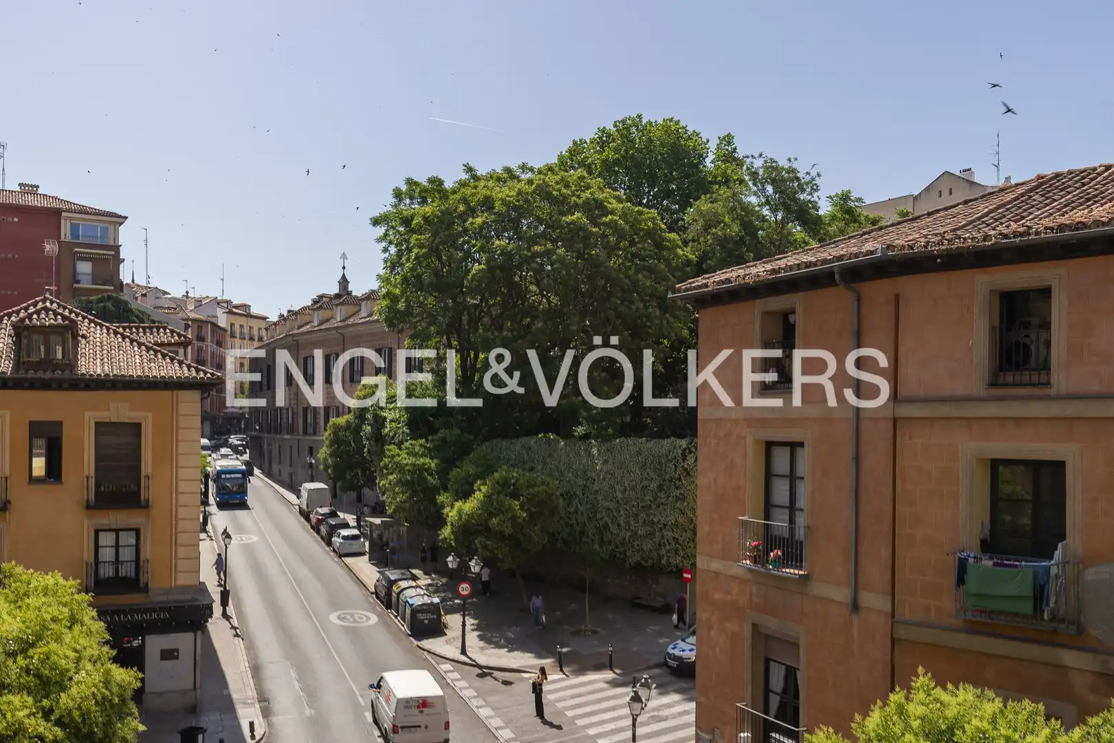 Außenansicht von Wohnung zur Miete in Madrid mit Klimaanlage, Heizung und Abstellraum
