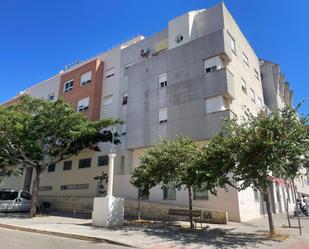 Vista exterior de Àtic en venda en El Puerto de Santa María amb Aire condicionat, Terrassa i Balcó