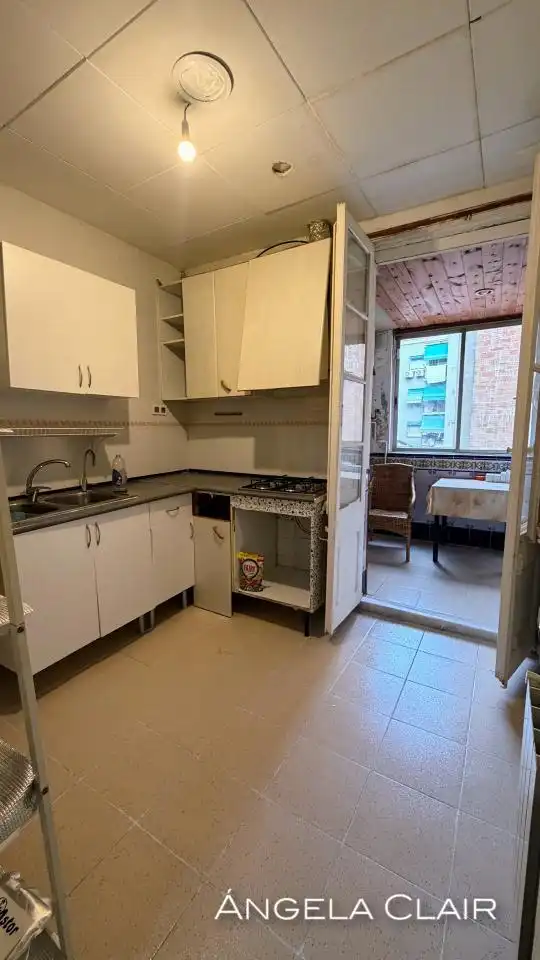 Cocina de Piso en venta en Barcelona con Calefacción