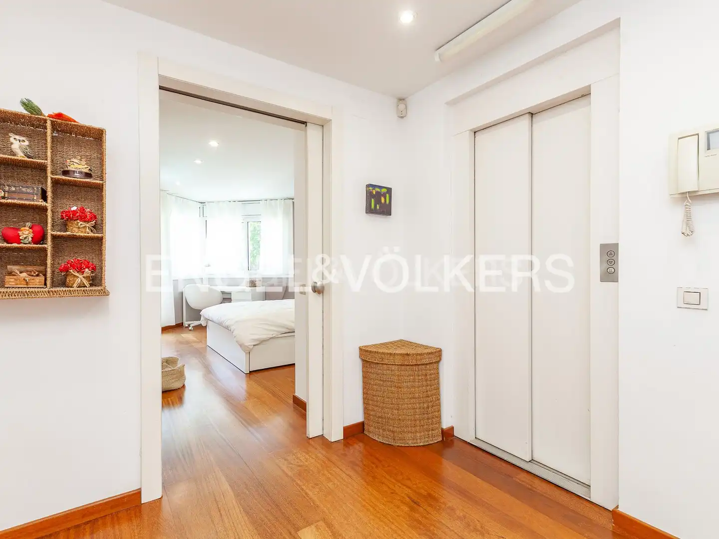 Exterior view of Houses for sale in Sant Cugat del Vallès  with Air Conditioner, Heating and Private garden