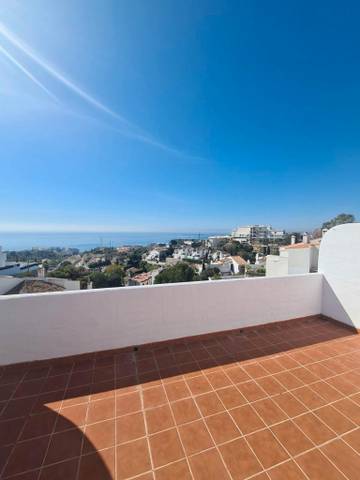 Casa adosada en Alquiler en Calle París en La Capellanía - El Higuerón