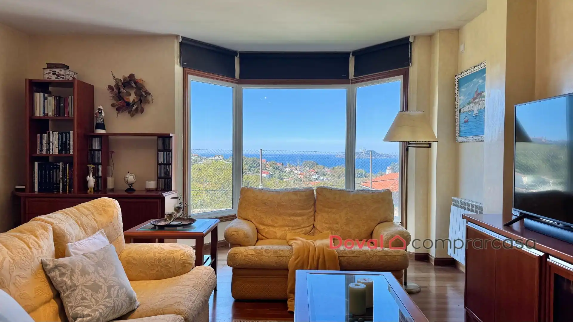 Sala d'estar de Casa o xalet en venda en Vigo  amb Aire condicionat, Calefacció i Jardí privat