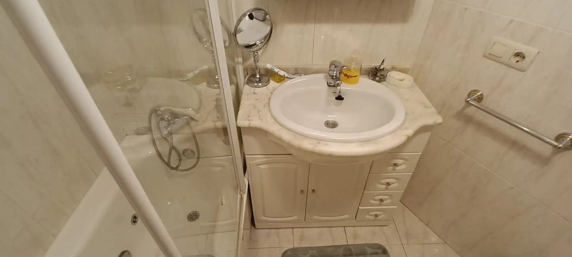 Baño de Piso de alquiler en Vigo  con Calefacción, Amueblado y Internet