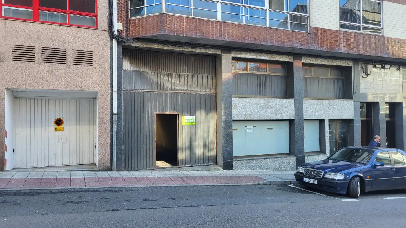 Locale commerciale in vendita a Av. Santiago, 13, 36680 La Estrada, Pontevedra, España