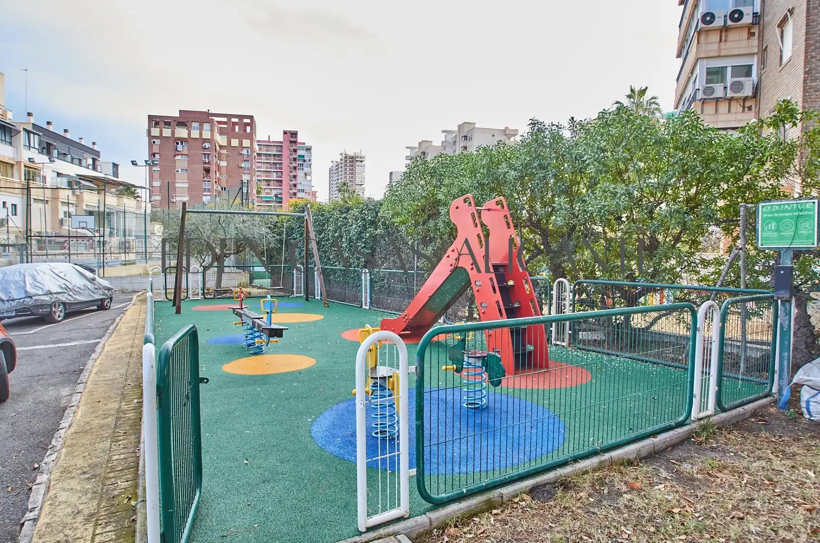Parking de Apartamento en venta en Alicante / Alacant con Terraza, Trastero y Amueblado