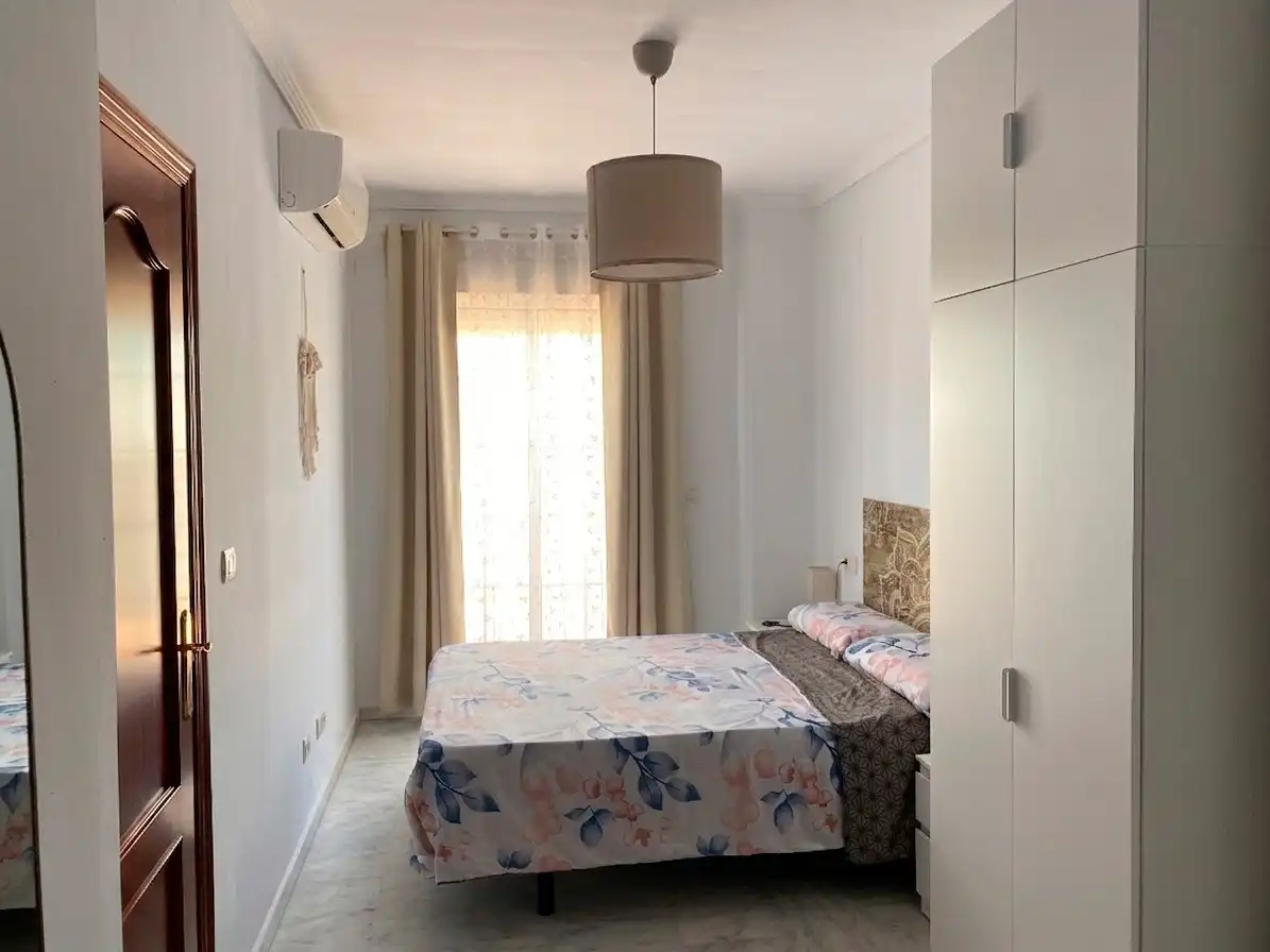 Habitación de Dúplex de alquiler en La Algaba con Terraza y Amueblado
