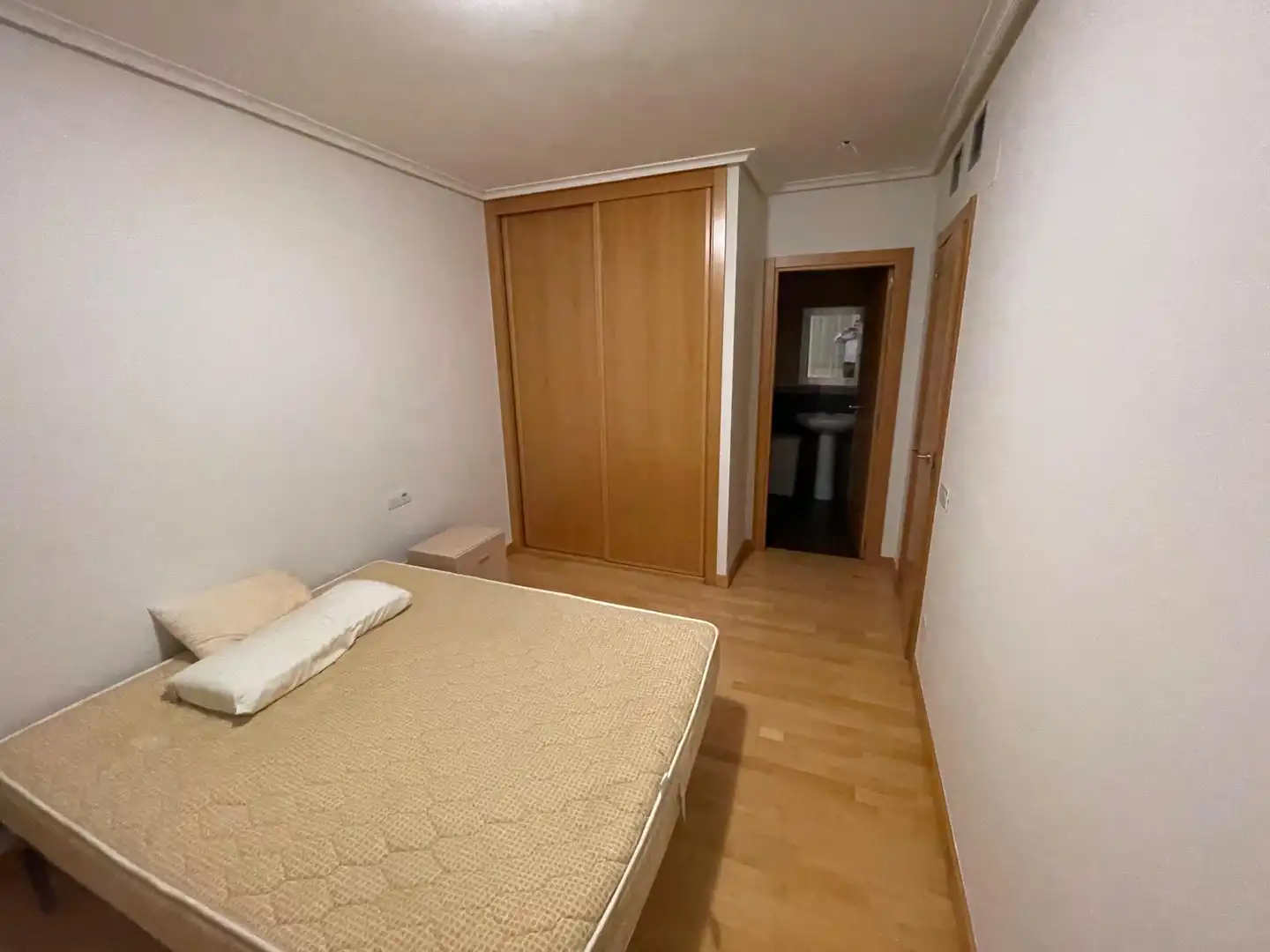 Habitación de Piso en venta en  Logroño con Aire acondicionado, Calefacción y Parquet