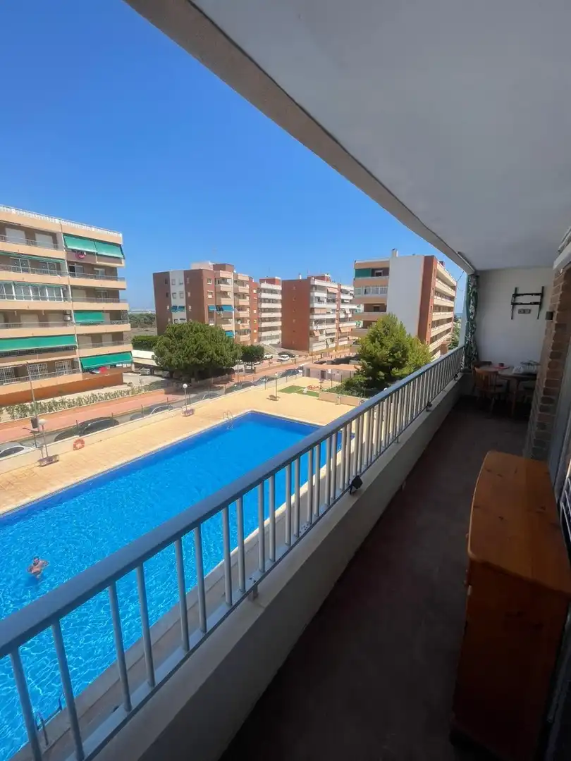Piscina de Apartament de lloguer en Torrevieja amb Calefacció, Terrassa i Piscina