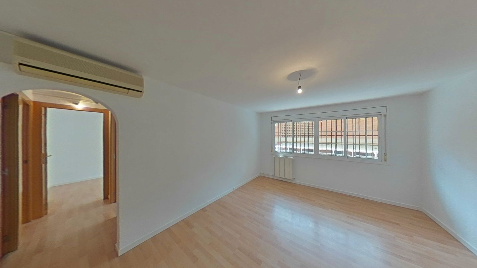 Sala d'estar de Pis en venda en L'Hospitalet de Llobregat amb Aire condicionat i Calefacció