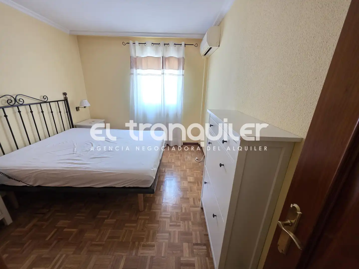 Habitación de Piso de alquiler en Madrid con Aire acondicionado, Parquet y Amueblado