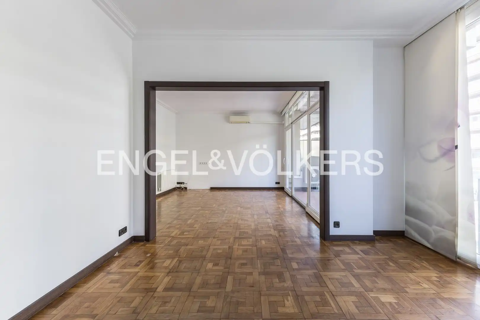 Living room of Flat for rent in Barcelona  with Air Conditioner, Heating and Parquet flooring