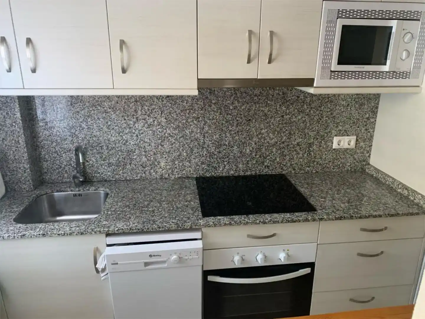 Cuina de Dúplex en venda en Torrevieja amb Piscina, Moblat i Balcó