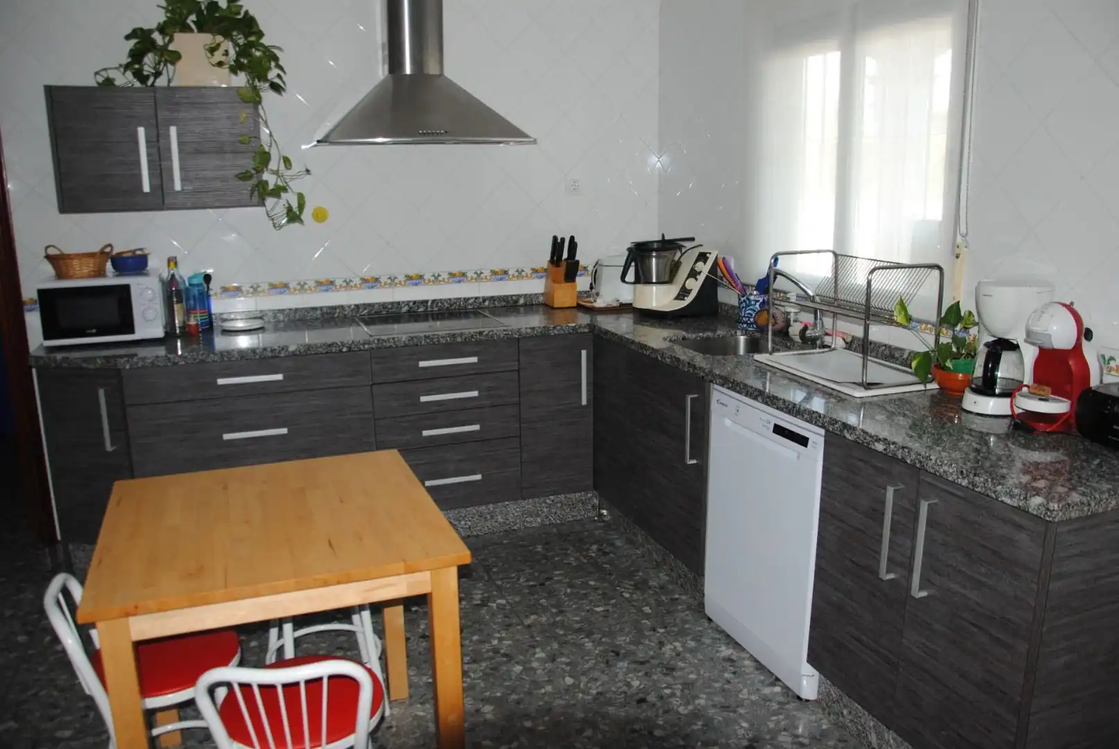 Cuina de Casa o xalet en venda en Espartinas amb Aire condicionat, Calefacció i Jardí privat