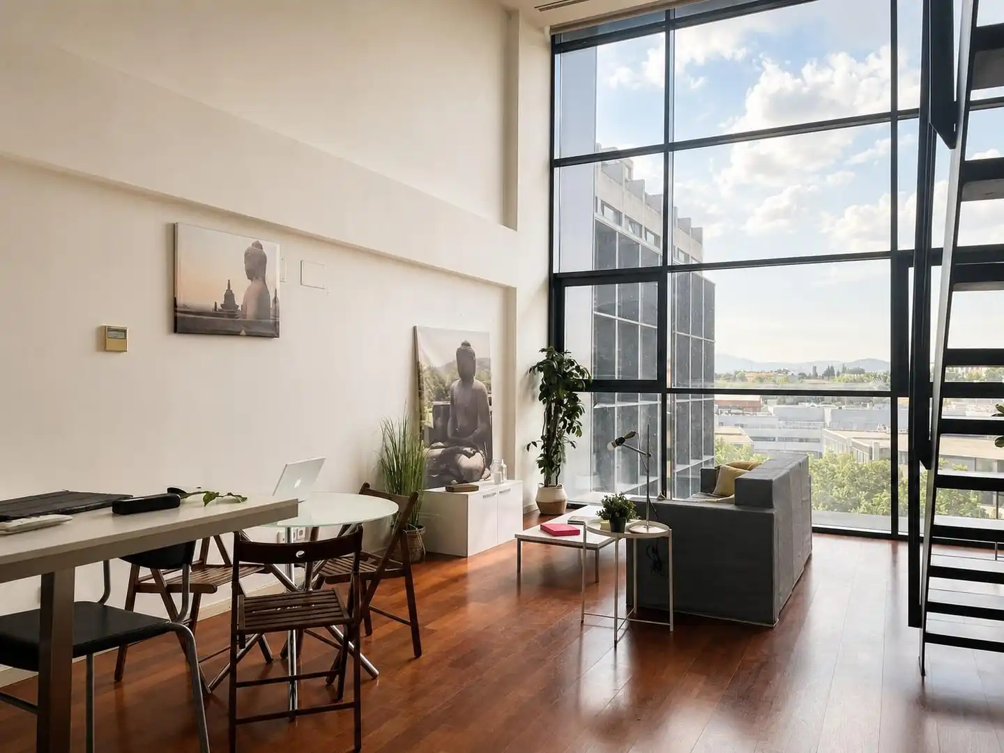 Sala de estar de Dúplex en venta en San Sebastián de los Reyes con Aire acondicionado, Calefacción y Piscina comunitaria