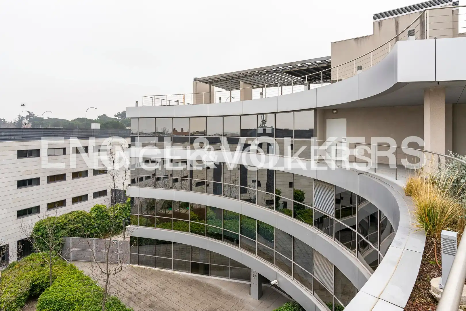 Vista exterior de Estudi de lloguer en Madrid amb Aire condicionat, Calefacció i Piscina