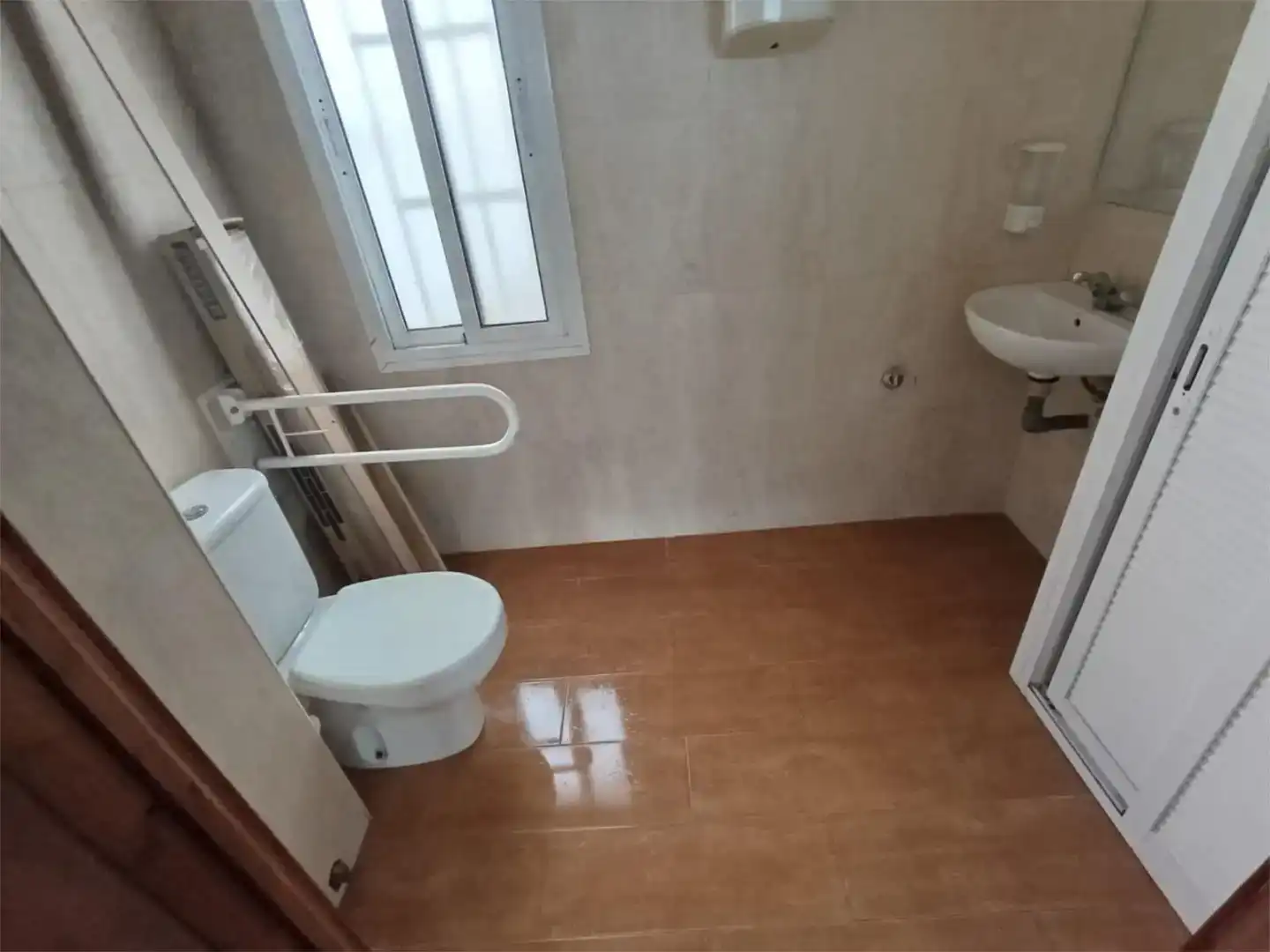Badezimmer von Geschaftsraum zur Miete in Sur