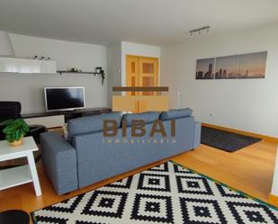 Wohnzimmer von Wohnung miete in Arrasate / Mondragón mit Balkon