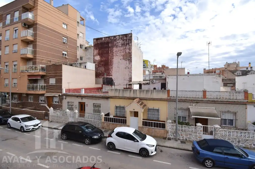 Vista exterior de Casa o xalet en venda en Cartagena amb Aire condicionat, Calefacció i Jardí privat