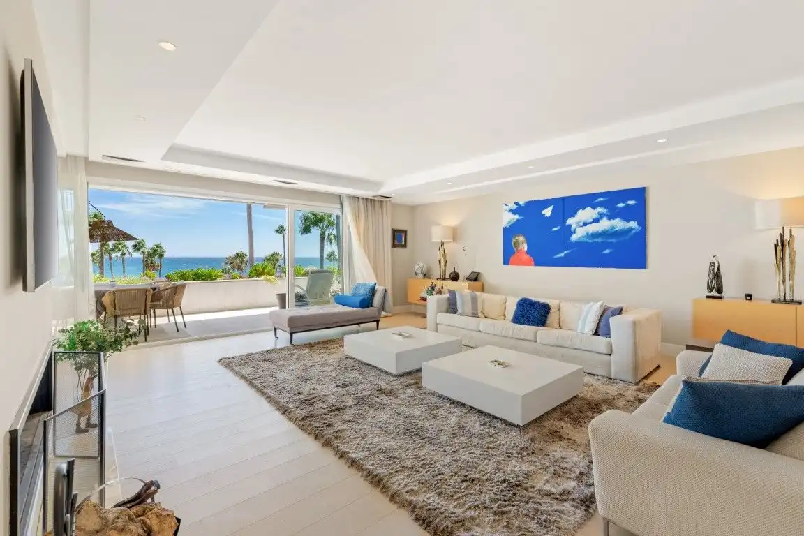 Sala de estar de Ático en venta en Marbella con Jardín privado, Terraza y Amueblado