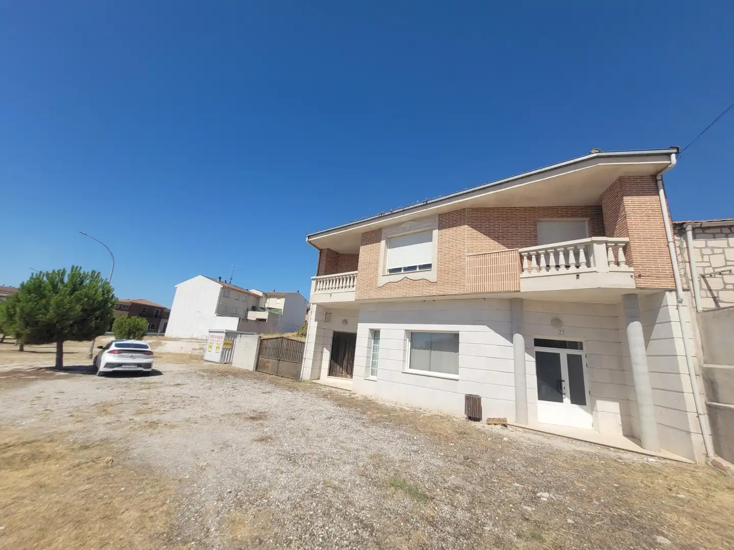 Vista exterior de Casa o xalet en venda en Cuéllar amb Aire condicionat, Calefacció i Terrassa
