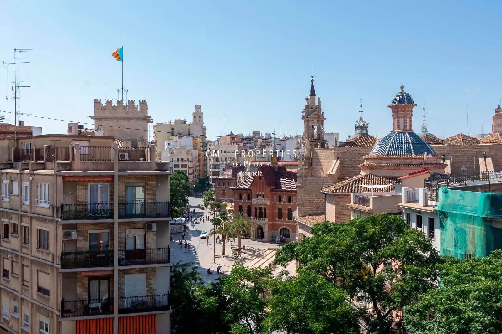 Àtic de lloguer a en Colom, El Mercat