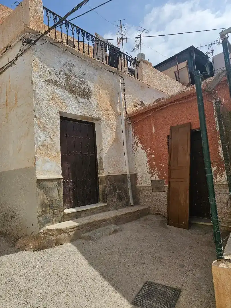 Vista exterior de Casa adosada en venda en Berja amb Balcó