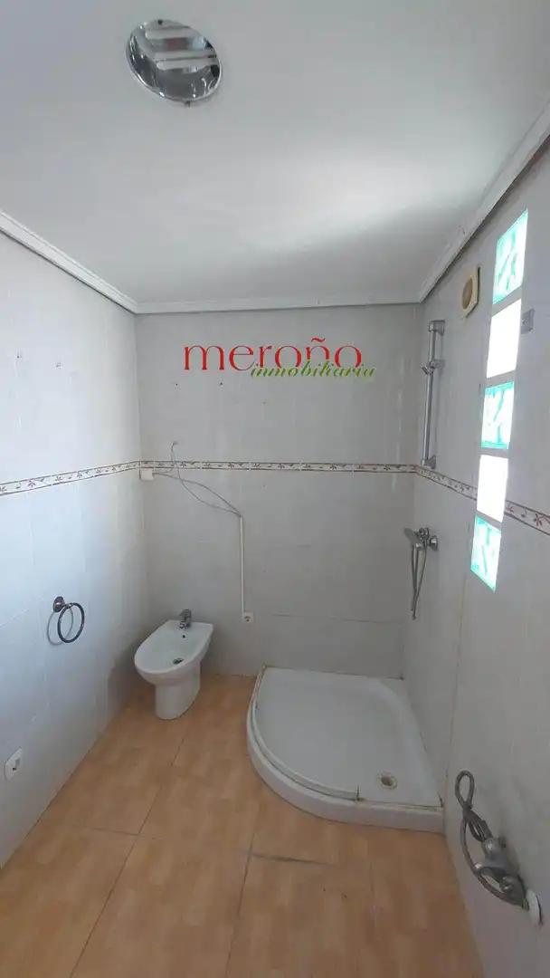 Baño de Piso en venta en Elche / Elx con Trastero y Balcón