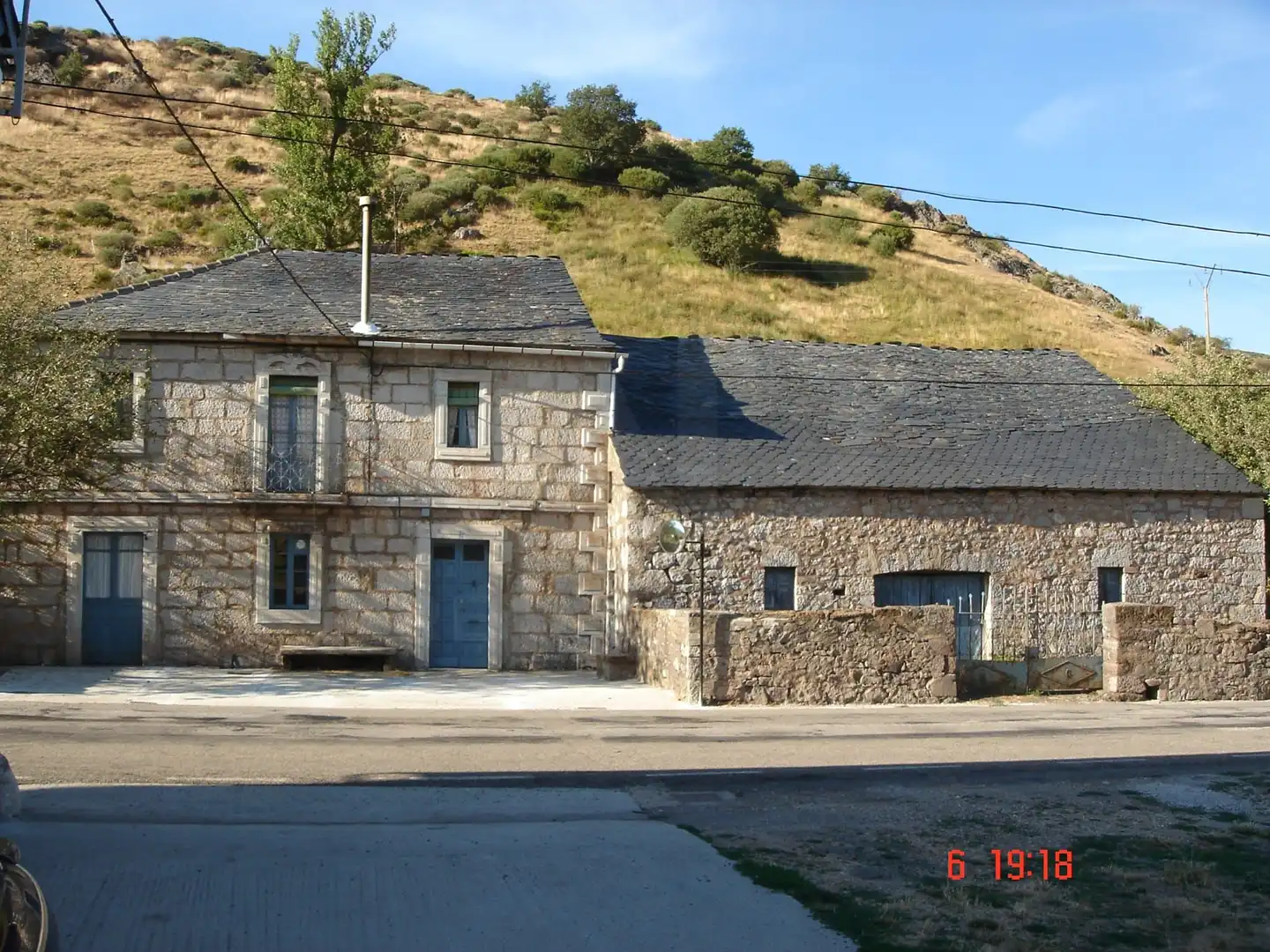 Vista exterior de Casa o xalet en venda en Cabrillanes amb Calefacció
