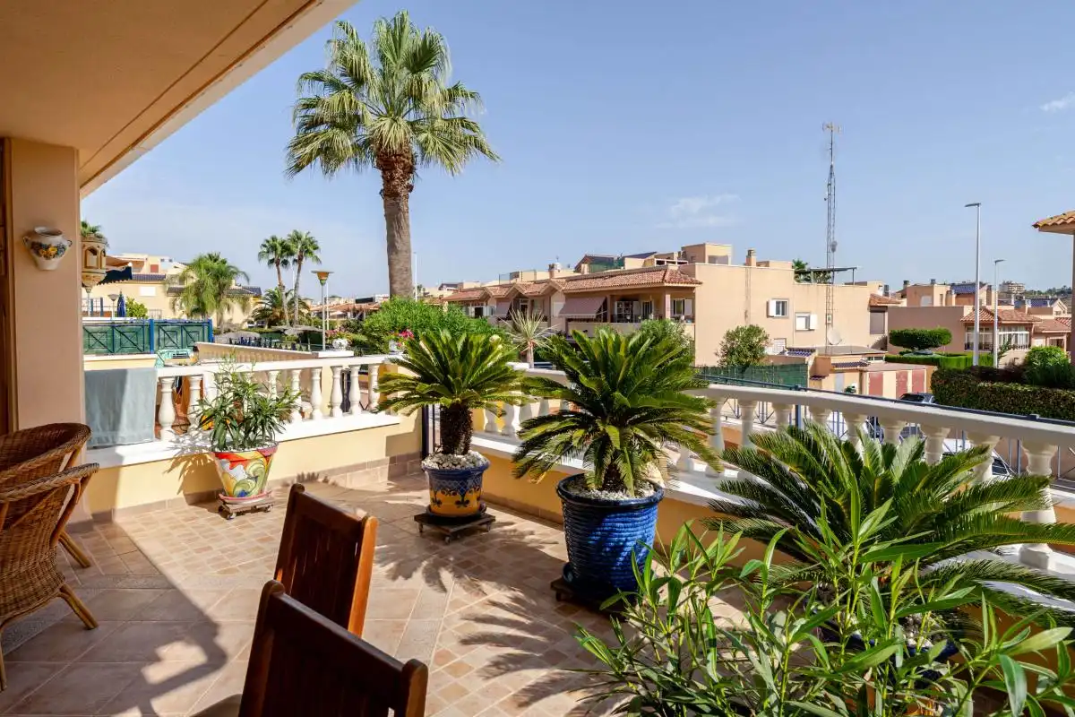 Terraza de Dúplex en venta en Santa Pola con Aire acondicionado, Calefacción y Jardín privado