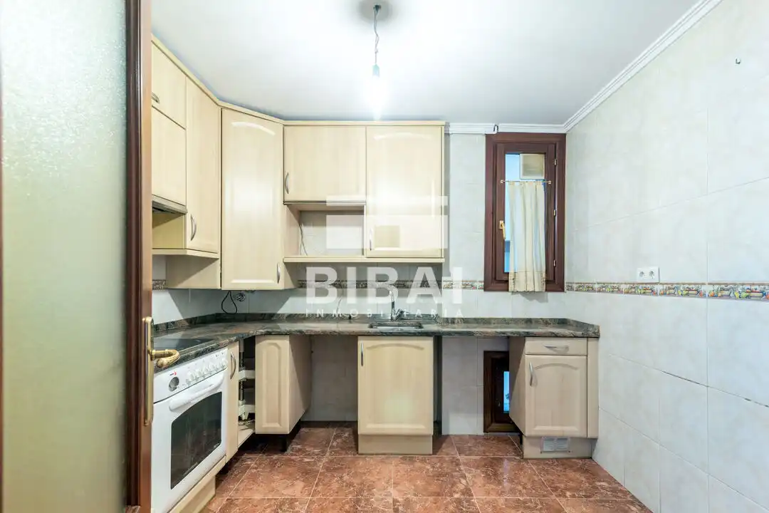 Cocina de Piso en venta en Arrasate / Mondragón con Calefacción y Balcón