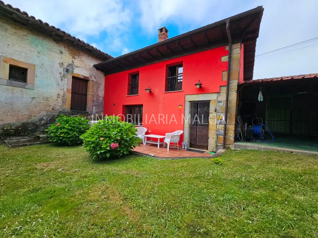 Vista exterior de Casa o xalet en venda en Villaviciosa amb Calefacció, Jardí privat i Parquet