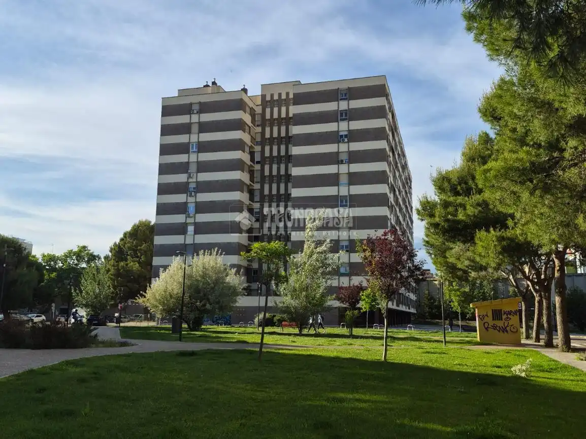Vista exterior de Piso en venta en Zaragoza con Calefacción y Terraza