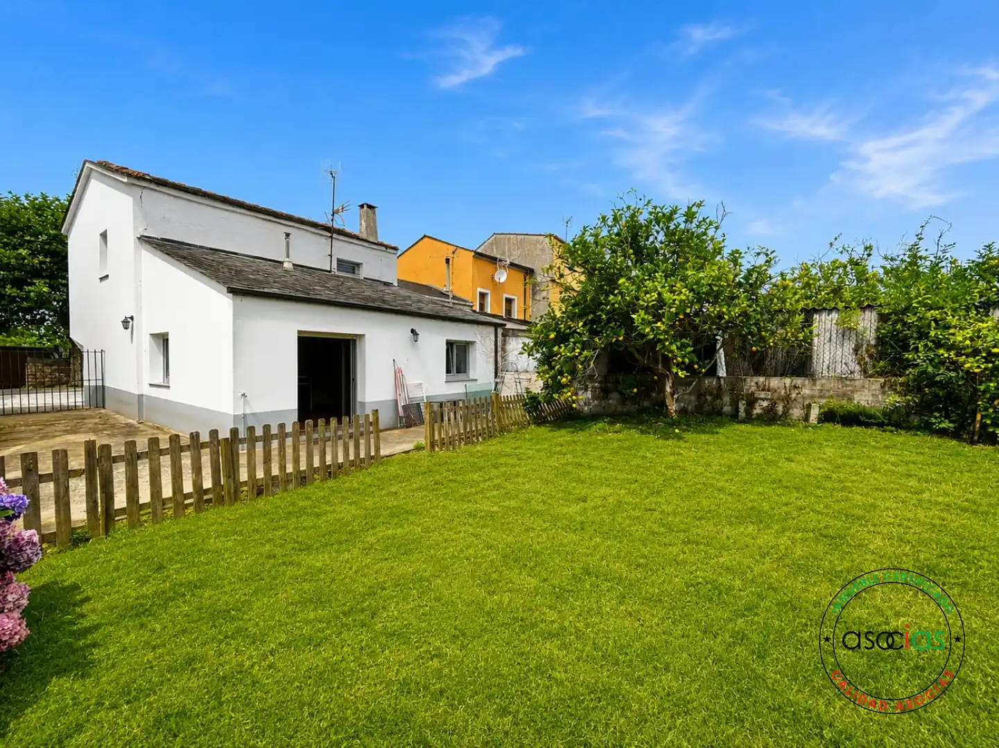 Garten von Einfamilien-Reihenhaus zum Verkauf in Ribadeo mit Heizung und Abstellraum