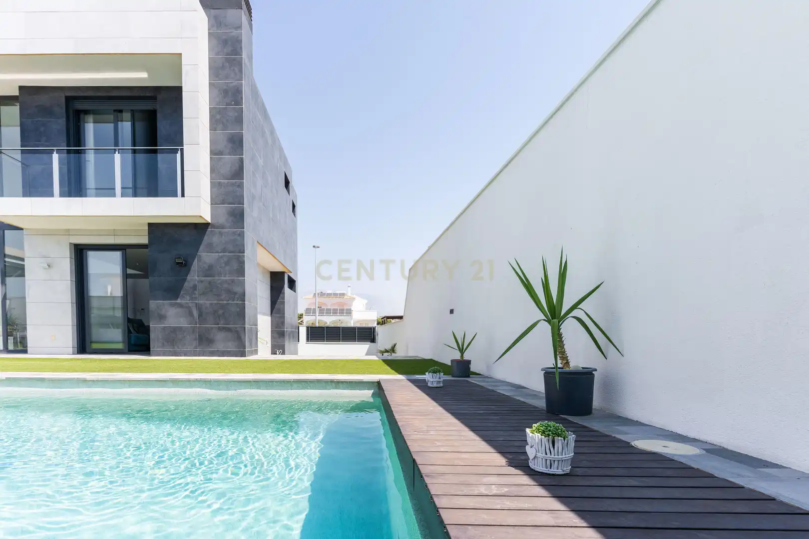 Piscina de Casa o xalet en venda en El Ejido amb Aire condicionat, Jardí privat i Traster