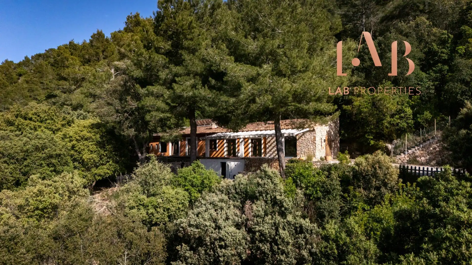 Vista exterior de Finca rústica en venda en Esporles amb Aire condicionat, Calefacció i Jardí privat